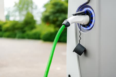 Level 2 vs Level 1 EV Chargers: What Most Homeowners Don’t Realize Before Installing Thumbnail